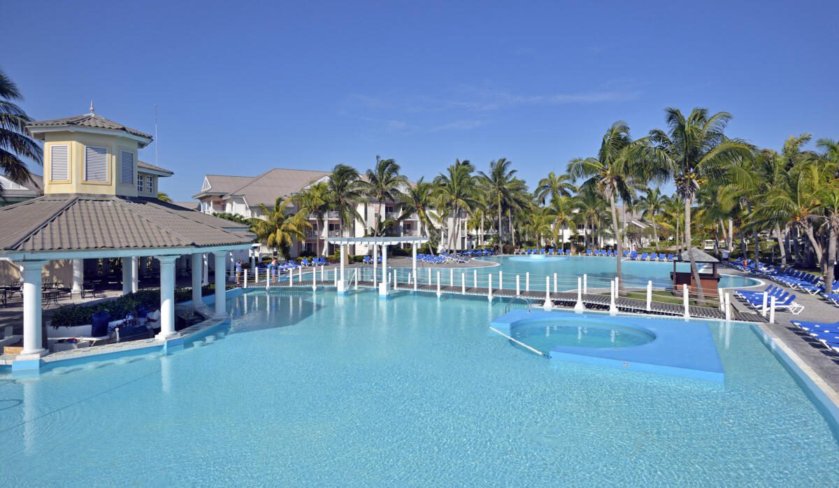 melia-peninsulavaradero-piscina-10017